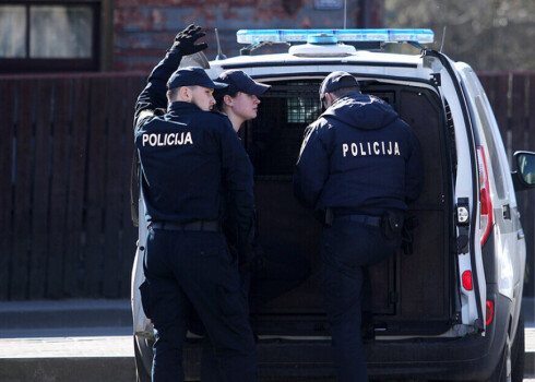 Правительство выделило 2,5 млн евро на доплаты полицейским и пограничникам за работу во время кризиса Covid-19