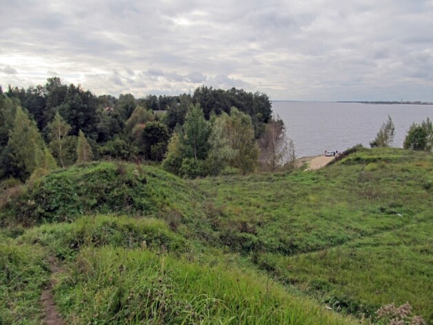 Viens no vērtīgākajiem arheoloģiskajiem pieminekļiem, ko skars “Rail Baltica” trase ir Daugmales pilskalns.