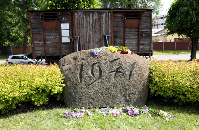 1941. gada 14. jūniju represiju upuru piemiņas simbols – “lopu vagons” “Rail Baltica” izbūves rezultātā tiks pārcelts uz citu vietu. * Pirms teju 140 gadiem uzbūvētā Torņakalna dzelzceļa stacija kā arhitektūras piemineklis tiks pārcelts uz citu vietu. *