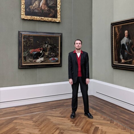 Atbildīgas modes patērētājs, redaktors Aleks Līčs.