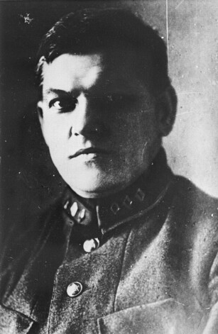 Viens no ievērojamākajiem latviešiem, kurš cīnījās republikāņu pusē, bija galvenais PSRS militārais padomnieks Jānis Bērziņš.