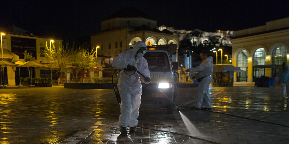 Grieķijas policija aizturējusi ticīgos, kuri mēģinājuši ielauzties baznīcā