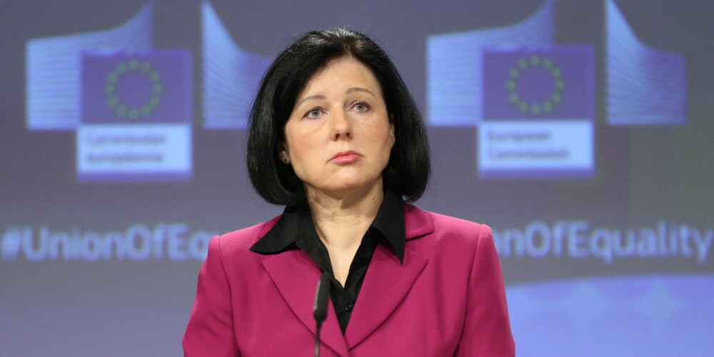 EK viceprezidente kritizē ES atkarību no Ķīnas un Indijas medicīnas preču sagādē