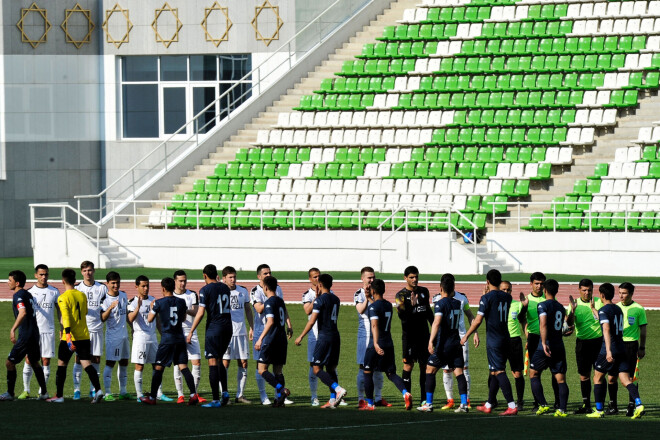 Turkmenistānas futbola grandu duelis 300 skatītāju klātbūtnē starp "Altyn Asyr" un "Kopetdag" noslēdzās 1:1.