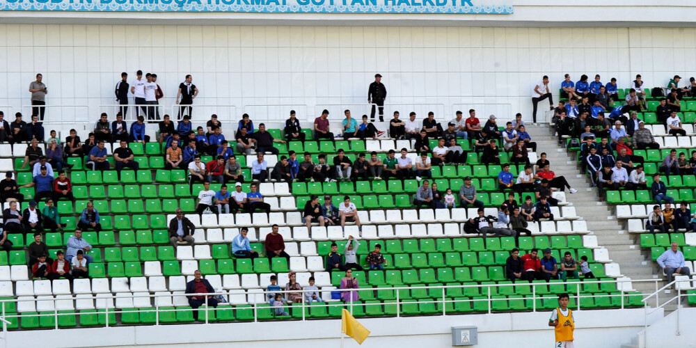 "Kad jūsu iemīļotā komanda uzvar, tas stiprina jūsu imunitāti!" Turkmenistāna ar skatītājiem tribīnēs atsāk futbola čempionātu