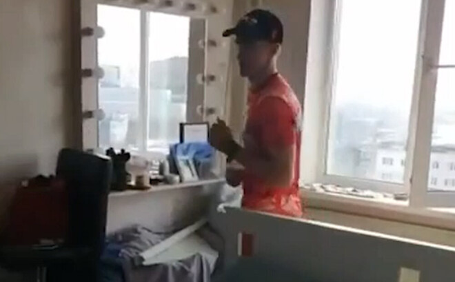 Dmitrijs Jakuhnijs skrējienam ap gultu veltīja vairāk nekā desmit stundas.