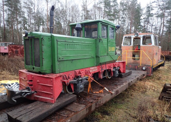 Lokotraktoram Ventspils muzejā top jauni riteņpāri