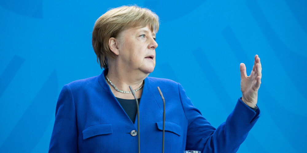 Pandēmija un ierobežojumu atvieglošana: Merkele brīdina, ka situācija ir maldinoša