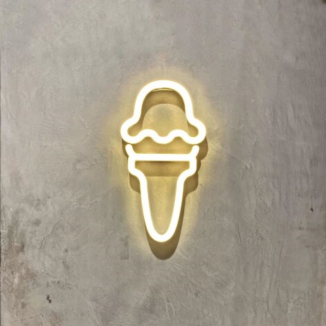 Saldējuma silueta neona zīme