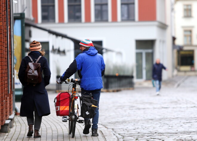 Dīkstāves pabalstu varēs saņemt arī pašnodarbinātie ar papildu ienākumiem no radošā vai pedagoģiskā darba