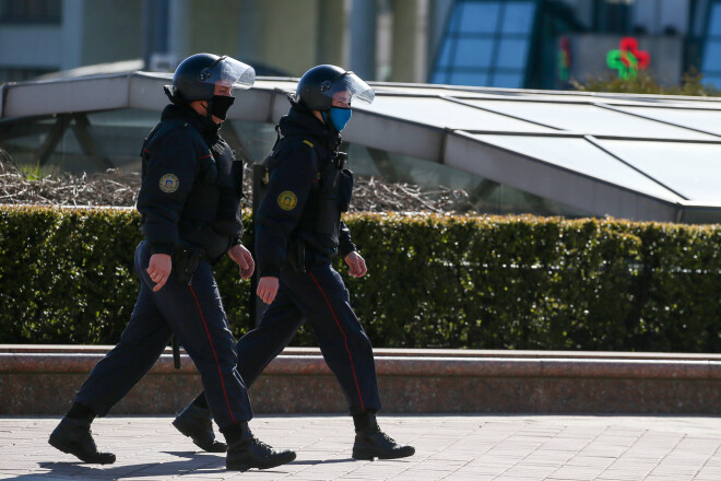 Policisti Minskā.