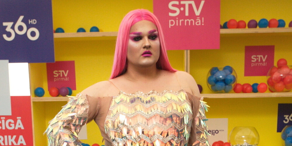VIDEO: "drag queen" Amuna Davis sūdzas, ka botokss ir zemē izmesta nauda