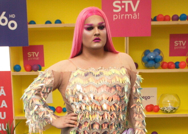 VIDEO: "drag queen" Amuna Davis sūdzas, ka botokss ir zemē izmesta nauda