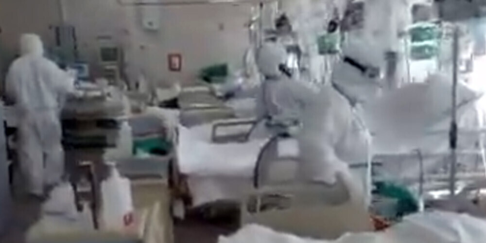 Maskavas slimnīcas ārsts publicējis video no intensīvās terapijas nodaļas, kurā atrodas Covid-19 pacienti