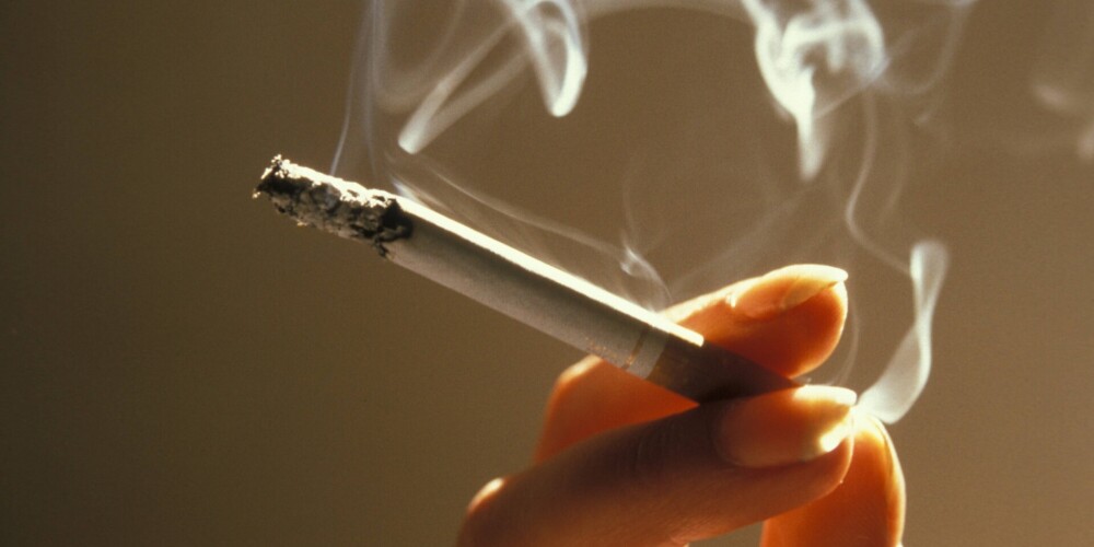 Zinātnieku aizdomas rada apjukumu: smēķēšana tiešām var pasargāt no inficēšanās ar Covid-19?