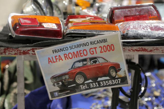 "Deviņvīri" apciemoja klasisko auto izstādi Milānā un pat apjuka visā tur redzētajā motorizētās dailes parādē...