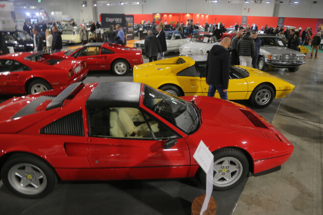 "Deviņvīri" apciemoja klasisko auto izstādi Milānā un pat apjuka visā tur redzētajā motorizētās dailes parādē...