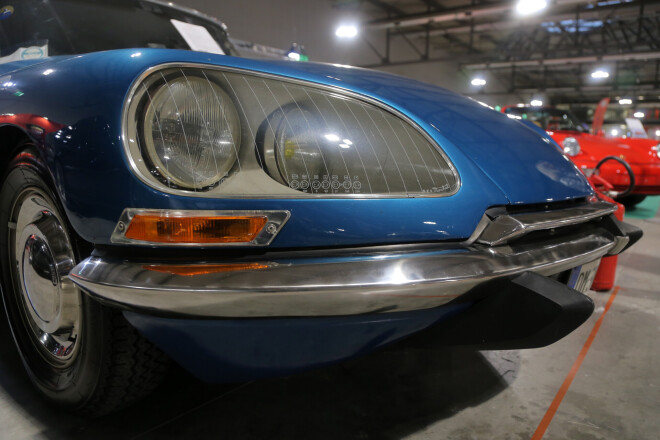 "Deviņvīri" apciemoja klasisko auto izstādi Milānā un pat apjuka visā tur redzētajā motorizētās dailes parādē...