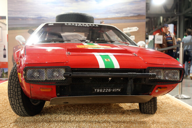 "Deviņvīri" apciemoja klasisko auto izstādi Milānā un pat apjuka visā tur redzētajā motorizētās dailes parādē...