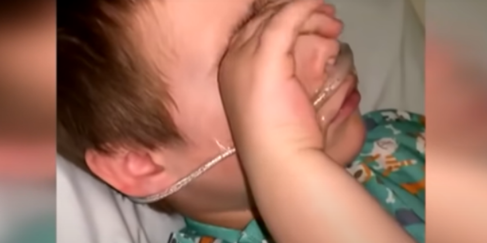 Мать показала страшное видео задыхающегося из-за коронавируса ребенка