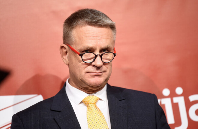"Mēs neviens šobrīd nevaram prognozēt, kurā datumā šī krīze beigsies, un arī Veselības ministrija izvairās nosaukt konkrēto datumu, kurā pulcēšanās ierobežojumi tiks atcelti pavisam," atzina kultūras ministrs Nauris Puntulis.