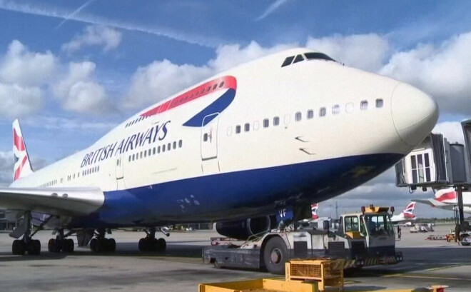 "British Airways", kas nodarbina aptuveni 45 000 cilvēku, uz laiku jau atlaidusi gandrīz 23 000 darbinieku.