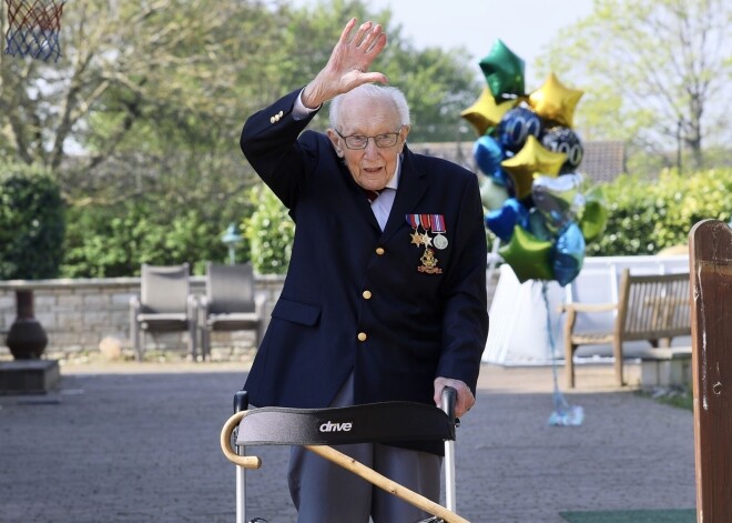 100-летний ветеран войны спел гимн «Ливерпуля» и возглавил британский топ-чарт