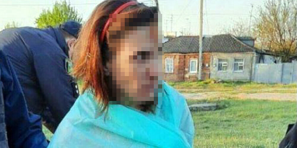 Šausmas Ukrainā: policija aiztur kailu sievieti, kura Harkovas ielās izgāja ar nazi un maisiņā ievietotu meitas galvu
