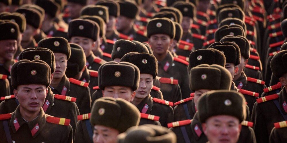 Kas patiesībā notiek Ziemeļkorejā, kur "koronavīrusa nav"? Masu kapus pagaidām neredz