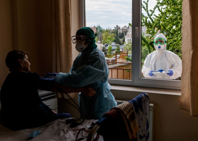 Covid-19 mēdz būt redzams arī uz ādas. Dermatologi Spānijā atklājuši 5 galvenos simptomus