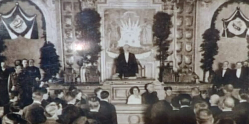 Satversmes sapulce uz pirmo sēdi pulcējās 1920.gada 1.maijā.