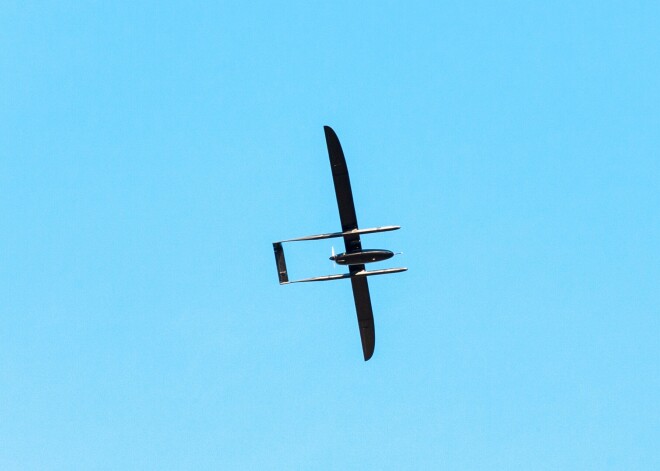 Civilās aviācijas aģentūra brīdina par nekontrolēti lidojošu dronu