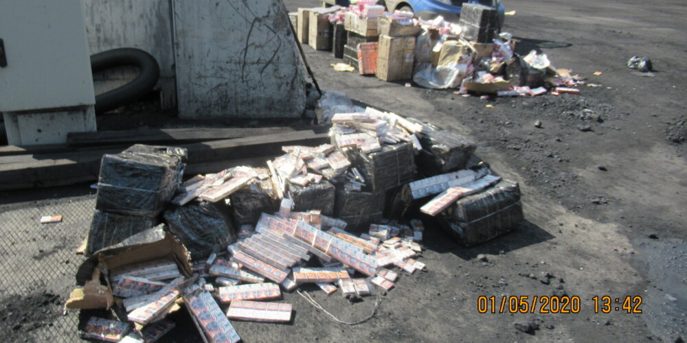 FOTO: izdevies novērst vairāk nekā 700 tūkstošu cigarešu kontrabandu