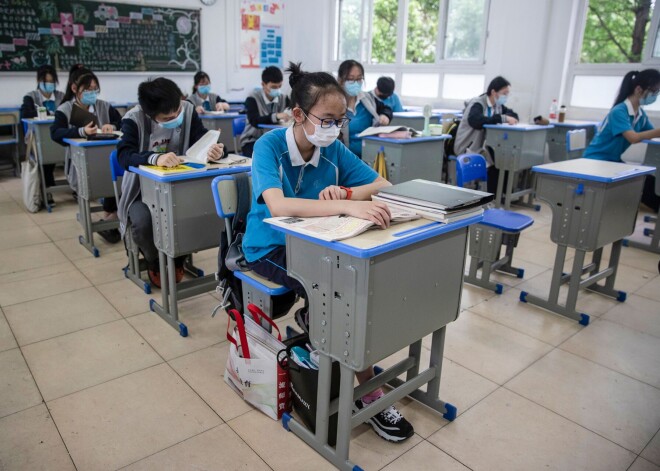 Uhaņā vecāko klašu skolēniem atsākas mācības skolās