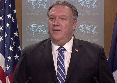 "Ja Maduro režīms nolems viņus paturēt, mēs izmantosim visus instrumentus, kas ir mūsu rīcībā, lai viņus atgūtu," Pompeo sacīja žurnālistiem.