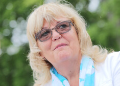 Ingrīda Porziņģe pirms dažiem gadiem basketbola laukuma atklāšanā Liepājā.