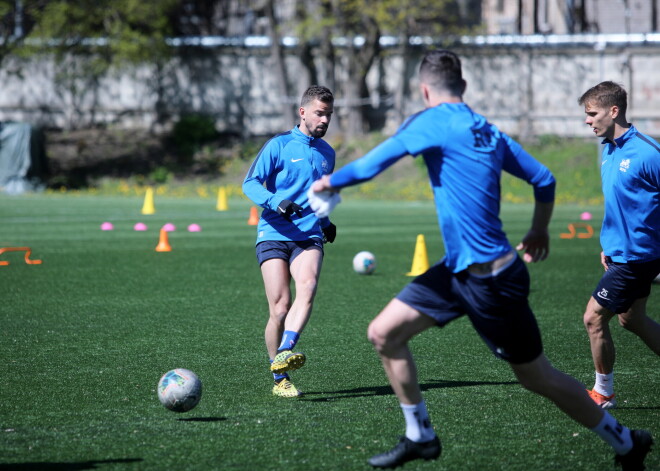 Futbola kluba "Rīgas Futbola skola" treniņš Rīgas Tehniskās universitātes stadionā.