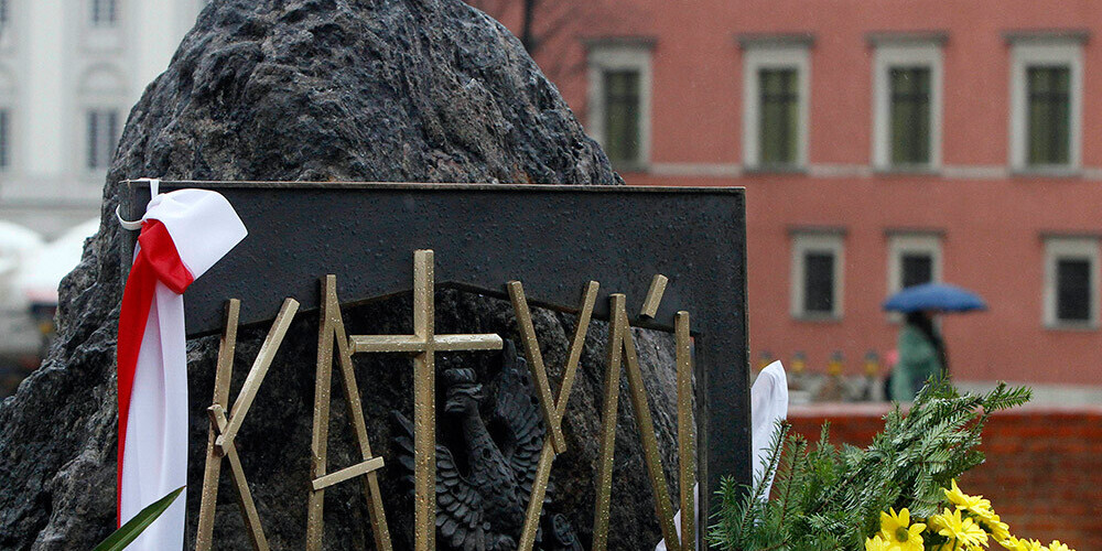 Polija kritizē Katiņas slaktiņa upuriem veltīto piemiņas plākšņu novākšanu Krievijā