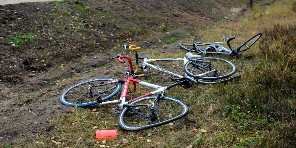 Вчера в Латвии водитель авто сбил велосипедиста, который от полученных травм умер на месте происшествия