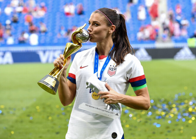 Viena no pasaules labākajām futbolistēm kļuvusi par māmiņu