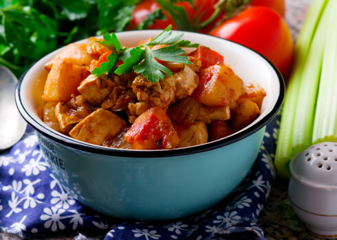 Gulašs ar dārzeņiem