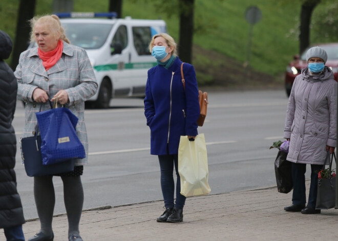 Sejas maskas sabiedriskajā transportā lieto negribīgi: tās ir mazāk nekā pusei braucēju. FOTOREPORTĀŽA