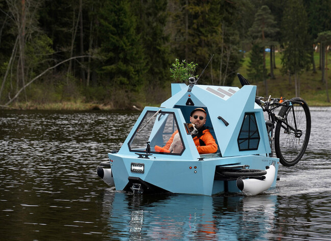 "Z-Tritons" ir aprīkots arī ar elektriskās laivas motoru. 