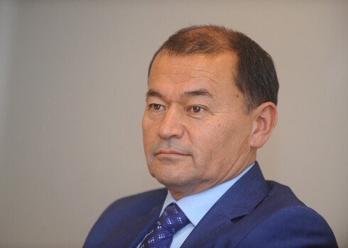 Policija Gulami tur aizdomās par vairākiem noziegumiem, kas saistīti ar greznas Vecrīgas viesnīcas īpašumtiesībām.