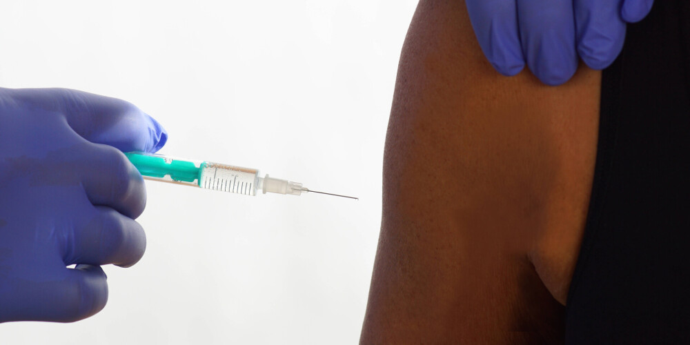 Eiropas Medicīnas aģentūra prognozē, kad varētu būt gatava vakcīna