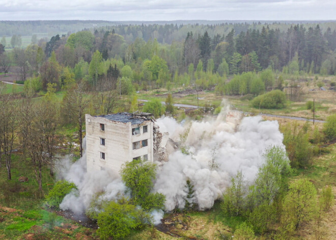 FOTO: kā Vaiņodes novadā veic objektu demontāžu ar spridzināšanas metodi