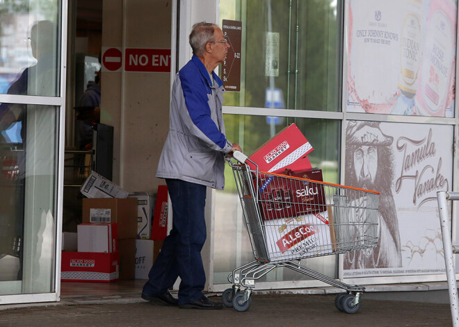 Pēc robežu atvēršanas igauņi Valkā atkal pērk alkoholu un būvniecība preces