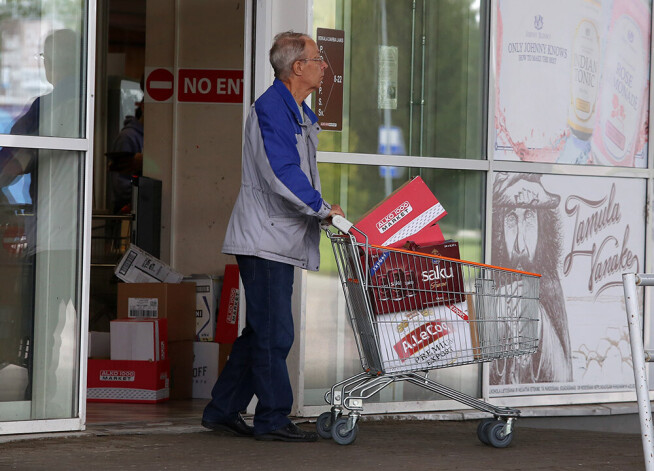 Igaunijas iedzīvotāji ieradušies Valkā, lai izmantotu iepirkšanos alkohola un būvniecības preču veikalos.