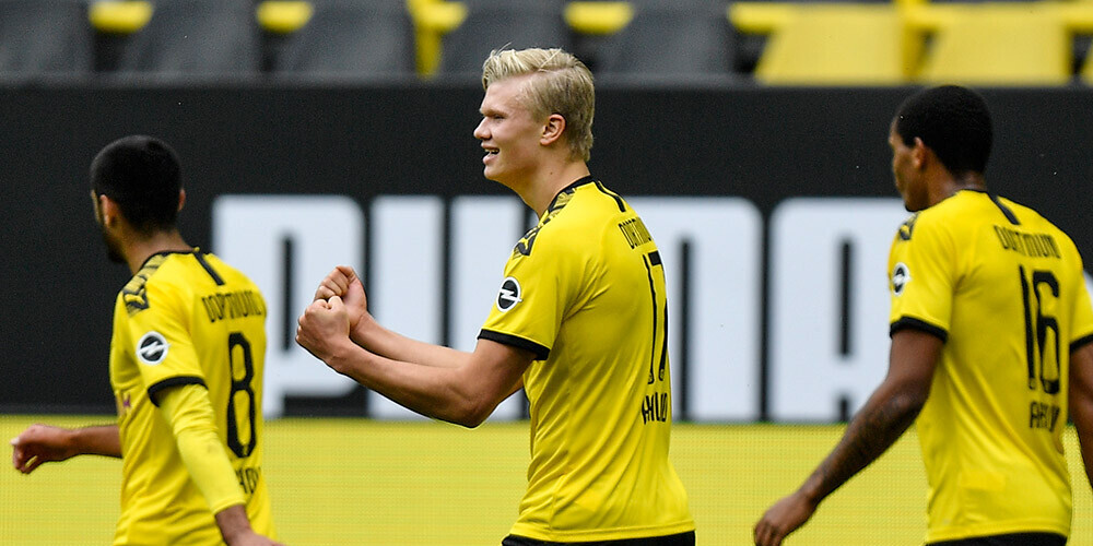 Bundeslīga atsākas ar derbiju un graujošu Dortmundes "Borussia" uzvaru