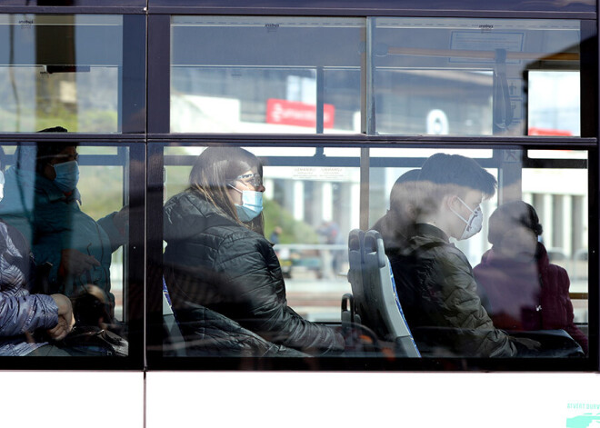 Rīgas 9. un 12.klašu skolēni sabiedrisko transportu varēs izmantot bez maksas